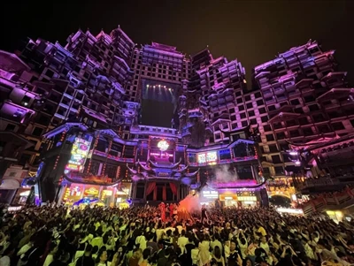 Las Luces Dan Color A La Ciudad|DLW Lighting ayuda a crear un nuevo hito de t...